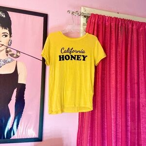 Forever 21 “California Honey” Lightweight Graphic Yellow T-Shirt Women’s Medium